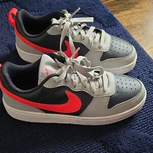 Nike Court Vision Low Top Sneakers BOYS 6.5 brand new